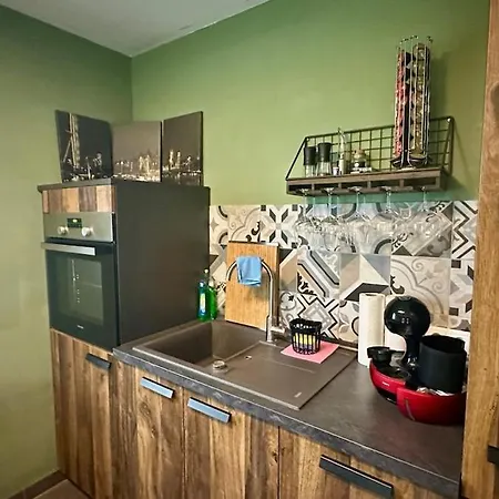 Moderne Mit Kueche Und Parkplatz Apartment *
